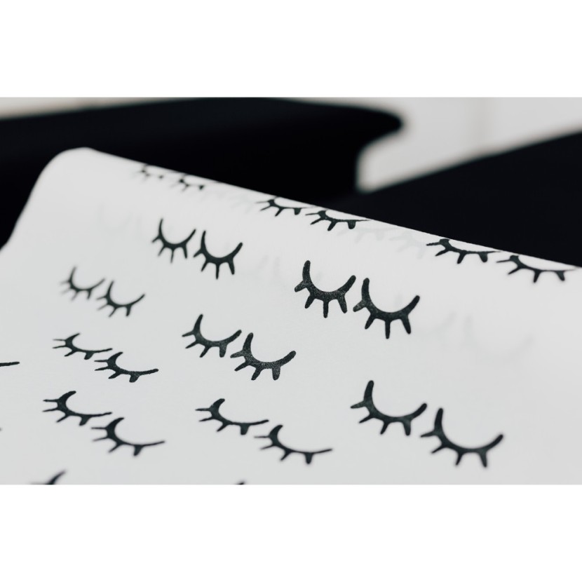 Cellulose foundation with eyelash motif